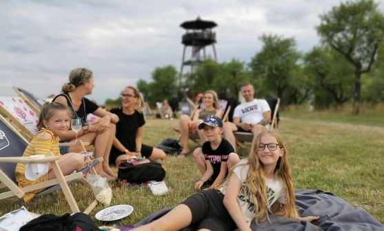 Mandloňové sady jsou oblíbenou destinací po celý rok