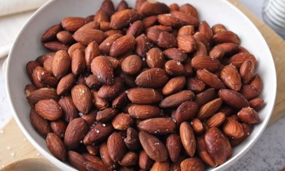 Jak a s čím jíst mandle? TOP 10 tipů na chutné a zdravé kombinace