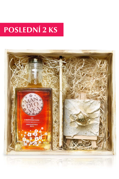 Dřevěný box se zlatou mandlí